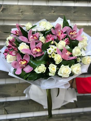 Букет цветов из: Розы и Хризантемы в Красном-на-Волге