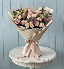 Букет цветов из:  Розы и Лизиантусы в Красном-на-Волге