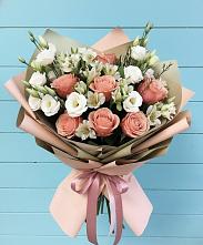 Букет цветов из:  Розы, Альстромерии и Лизиантусы в Красном-на-Волге