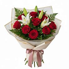 Букет цветов из:  Лилии и Розы в Красном-на-Волге