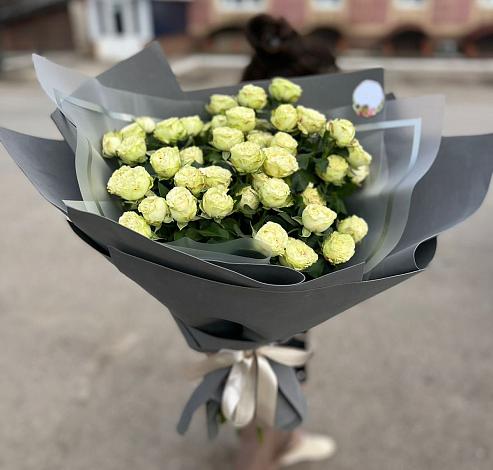 Букет Белые кустовые розы Солинеро в Красном-на-Волге