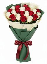 Букет Микс из красных и белых роз в Красном-на-Волге