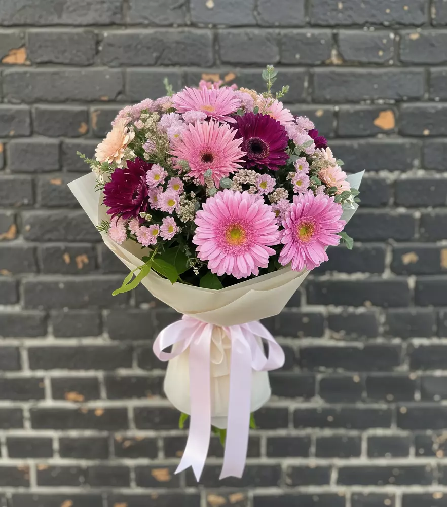 Букет цветов из: Герберы и Хризантемы в Красном-на-Волге