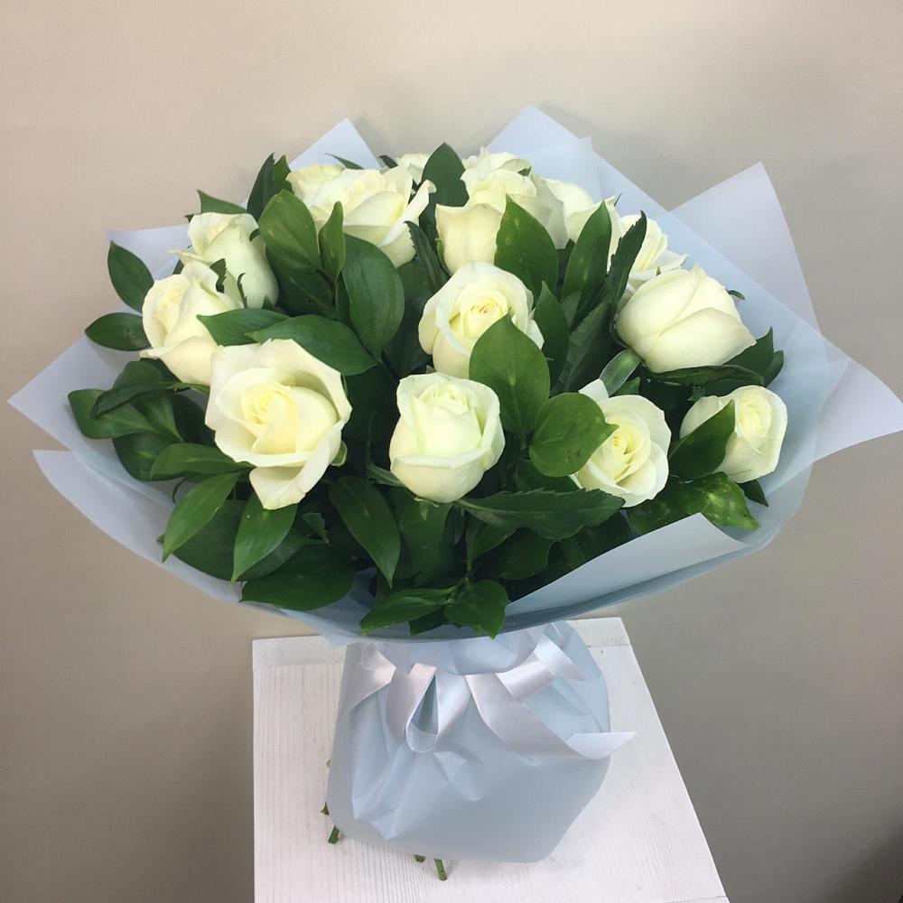 Букет 15 Белых роз Проуд в Красном-на-Волге