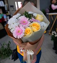 Букет цветов из:  Герберы, Розы и Хризантемы в Красном-на-Волге