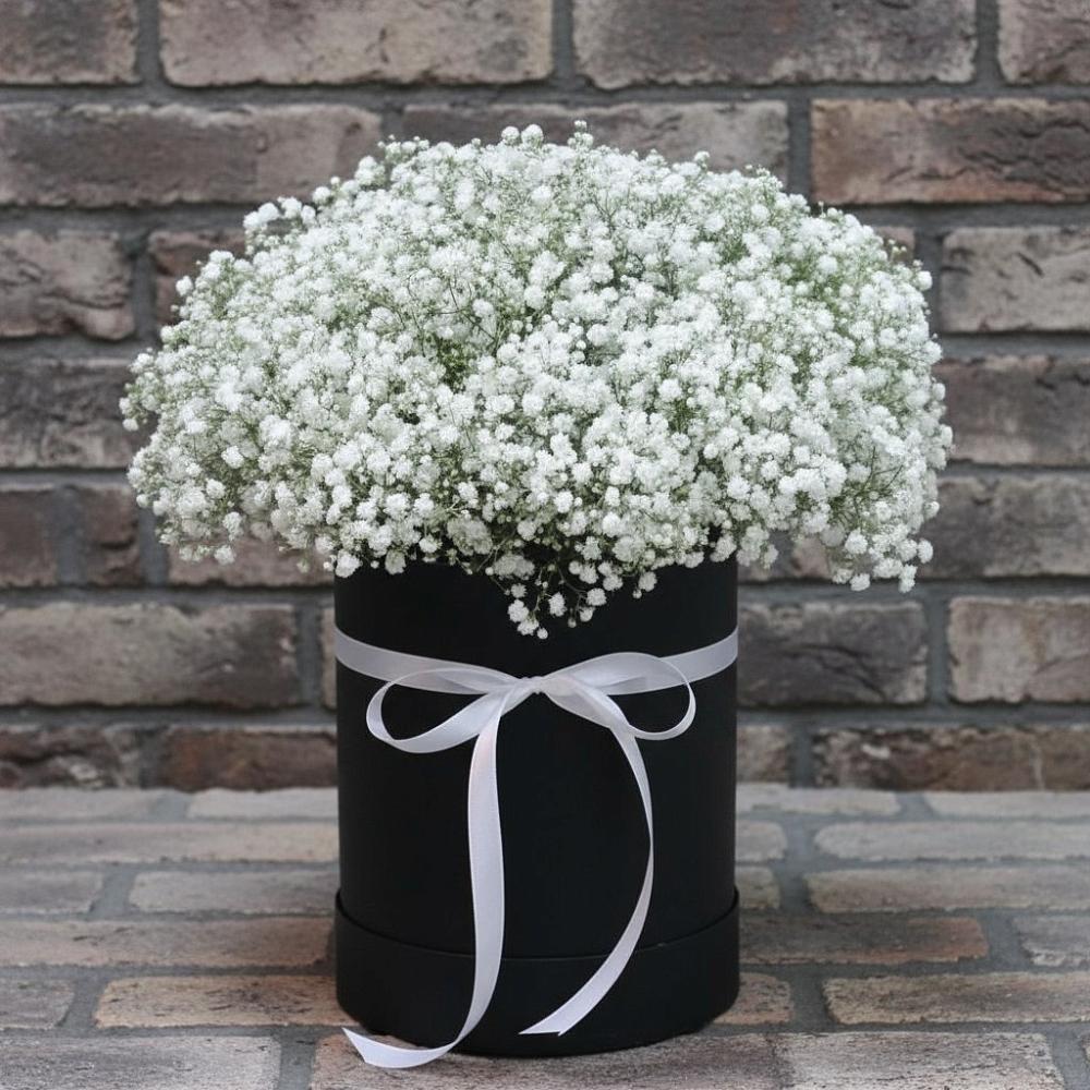 Цветочная композиция из Гипсофила в шляпной коробке в Красном-на-Волге