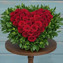 Цветочная композиция из Розы в виде сердца в Красном-на-Волге