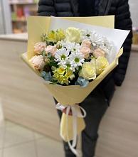 Букет цветов из:  Альстромерии, Розы и Хризантемы в Красном-на-Волге