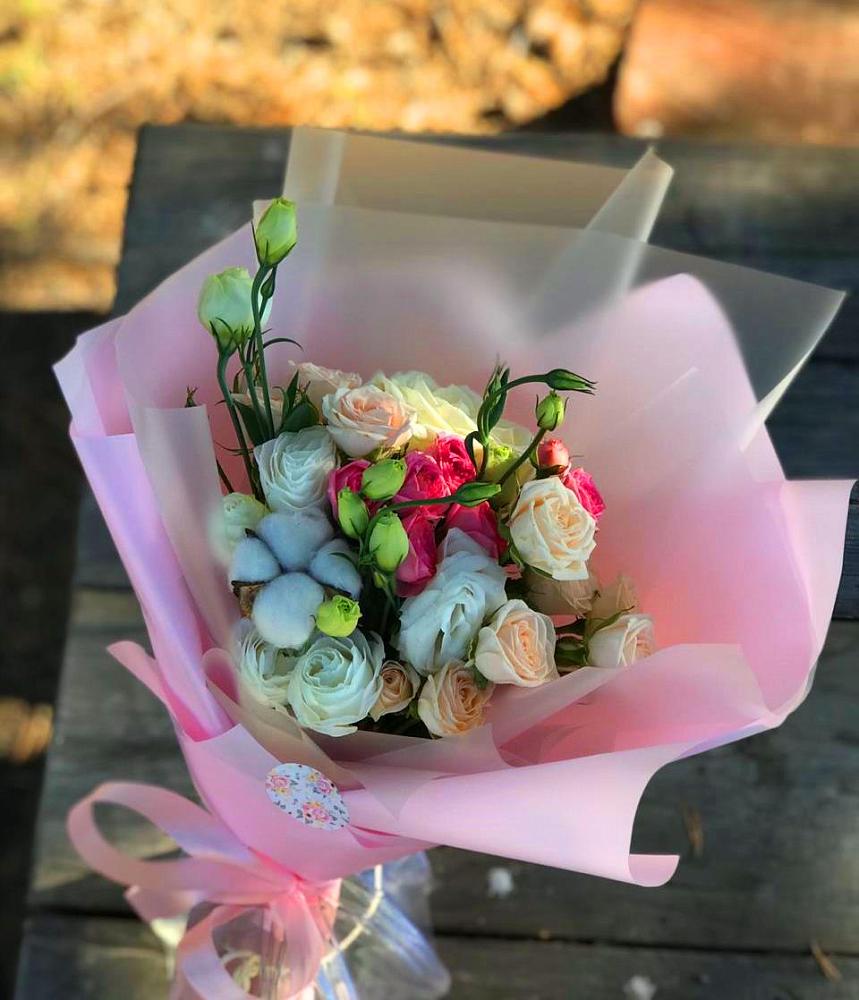 Букет цветов из: Розы и Лизиантусы в Красном-на-Волге