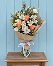 Букет цветов из:  Альстромерии, Лизиантусы, Розы и Хризантемы в Красном-на-Волге