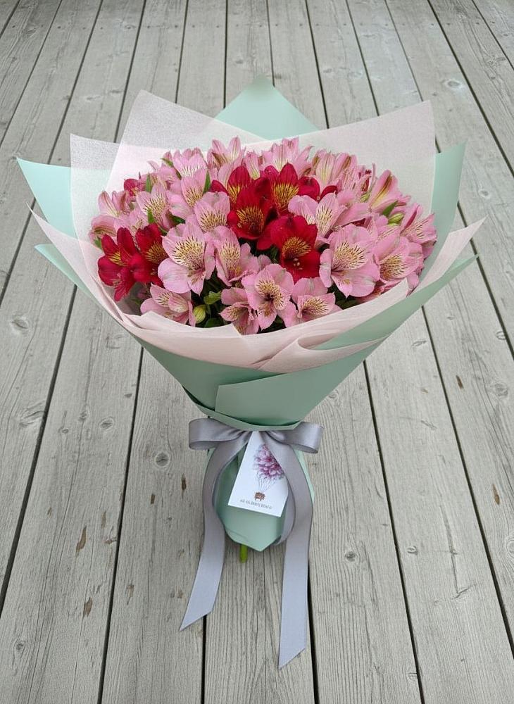 Букет цветов из: Альстромерии в Красном-на-Волге