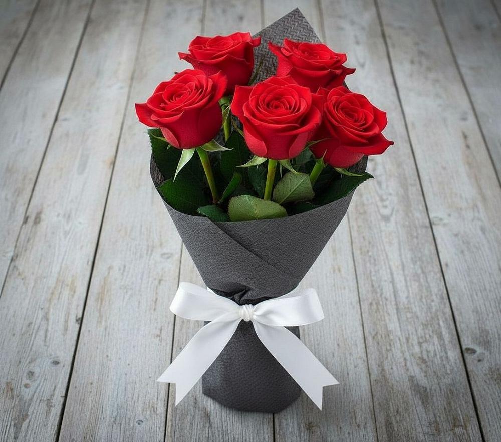 Букет 5 Красных роз Эдлесс Лав в Красном-на-Волге