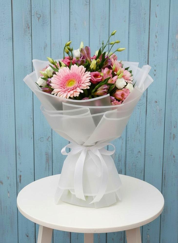 Букет цветов из: Герберы, Альстромерии и Лизиантусы в Красном-на-Волге