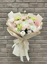 Букет цветов из:  Гвоздики, Розы, Лизиантусы и Хризантемы в Красном-на-Волге