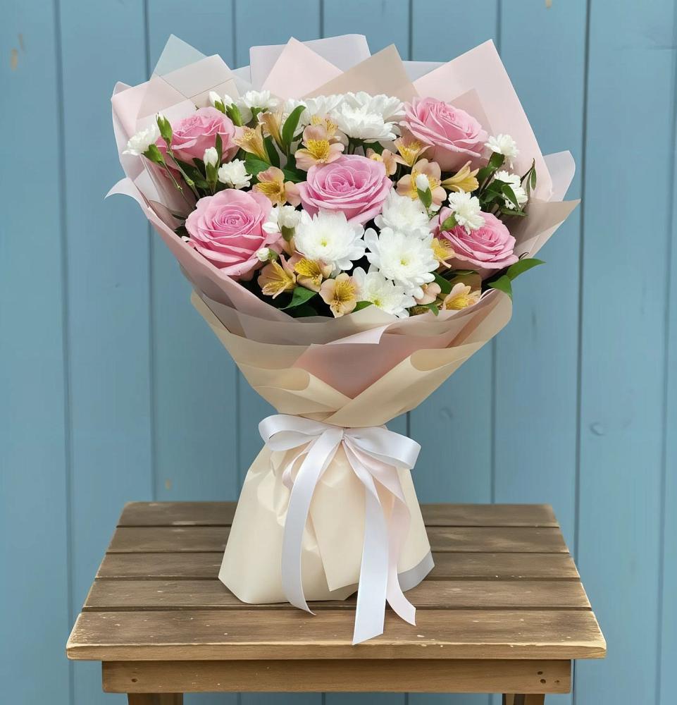 Букет цветов из: Гвоздики, Орхидеи и Розы в Красном-на-Волге