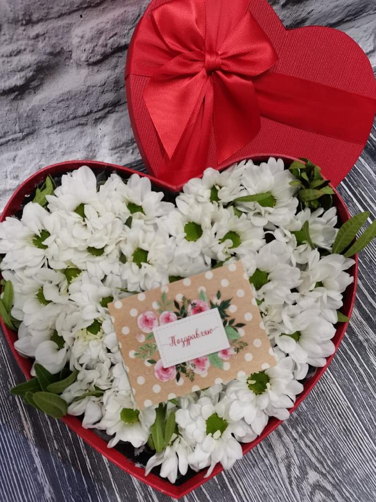 Цветочная композиция из Хризантемы в виде сердца в Красном-на-Волге