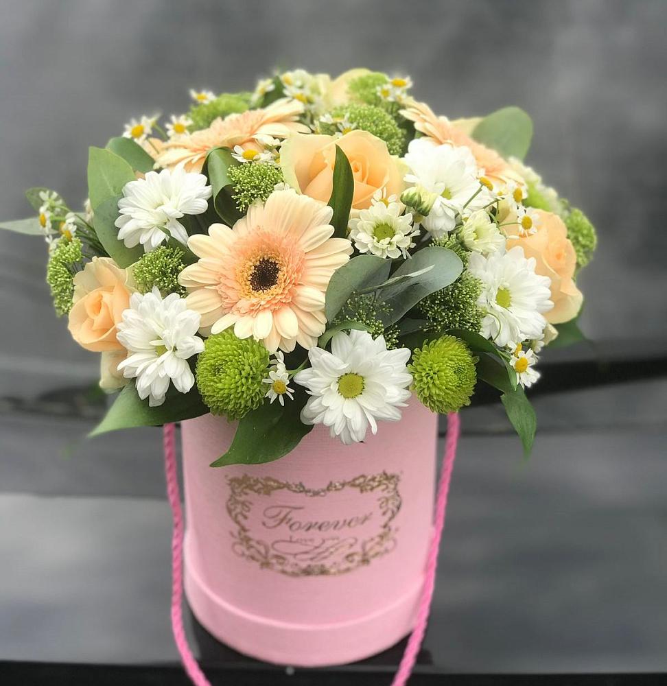 Цветочная композиция из Розы, Герберы и Хризантемы в шляпной коробке в Красном-на-Волге