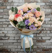 Букет цветов из:  Розы, Лизиантусы и Гвоздики в Красном-на-Волге