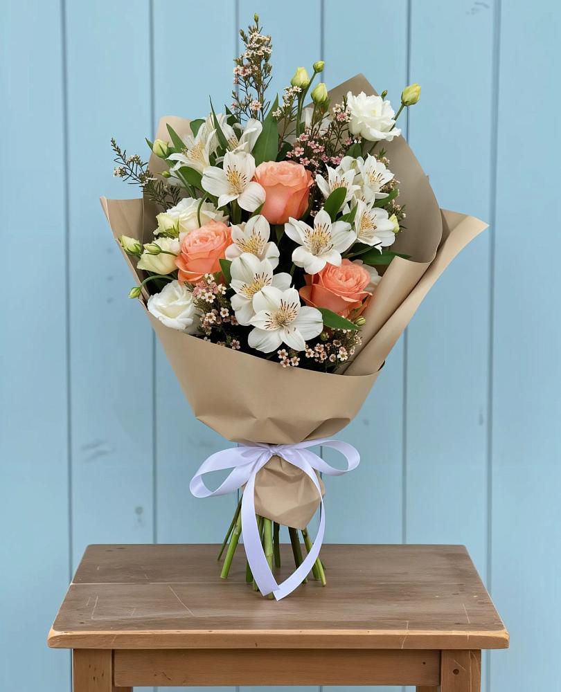 Букет цветов из: Альстромерии, Лизиантусы, Розы и Хризантемы в Красном-на-Волге